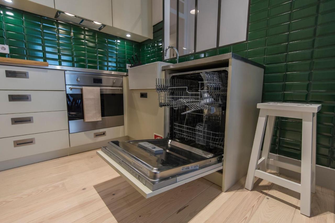 Lovelystay - Charming 3 Bedroom Wonder Downtown ลิสบอน ภายนอก รูปภาพ